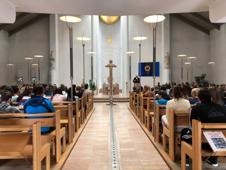 Mit Gottes Segen ins neue Schuljahr Mit Gottes Segen ins neue Schuljahr