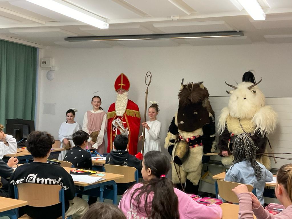 Der Nikolaus war an unserer Schule…